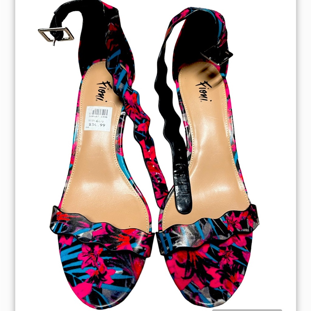 ✨BRAND NEW Fioni Size 6.5 2 Inch Floral Adjustable Around The Ankle Heels✨